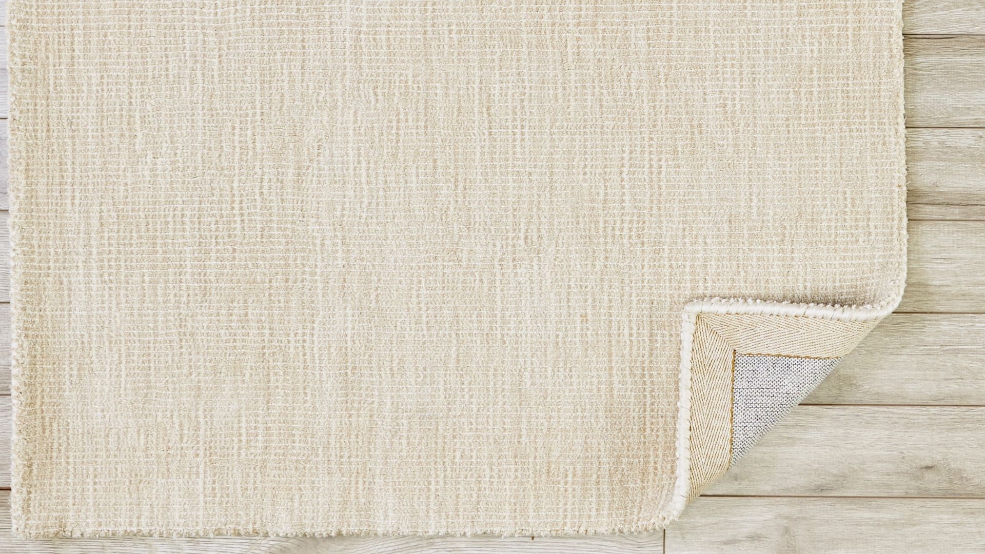 Rug Terminology: What is Hand Serging?